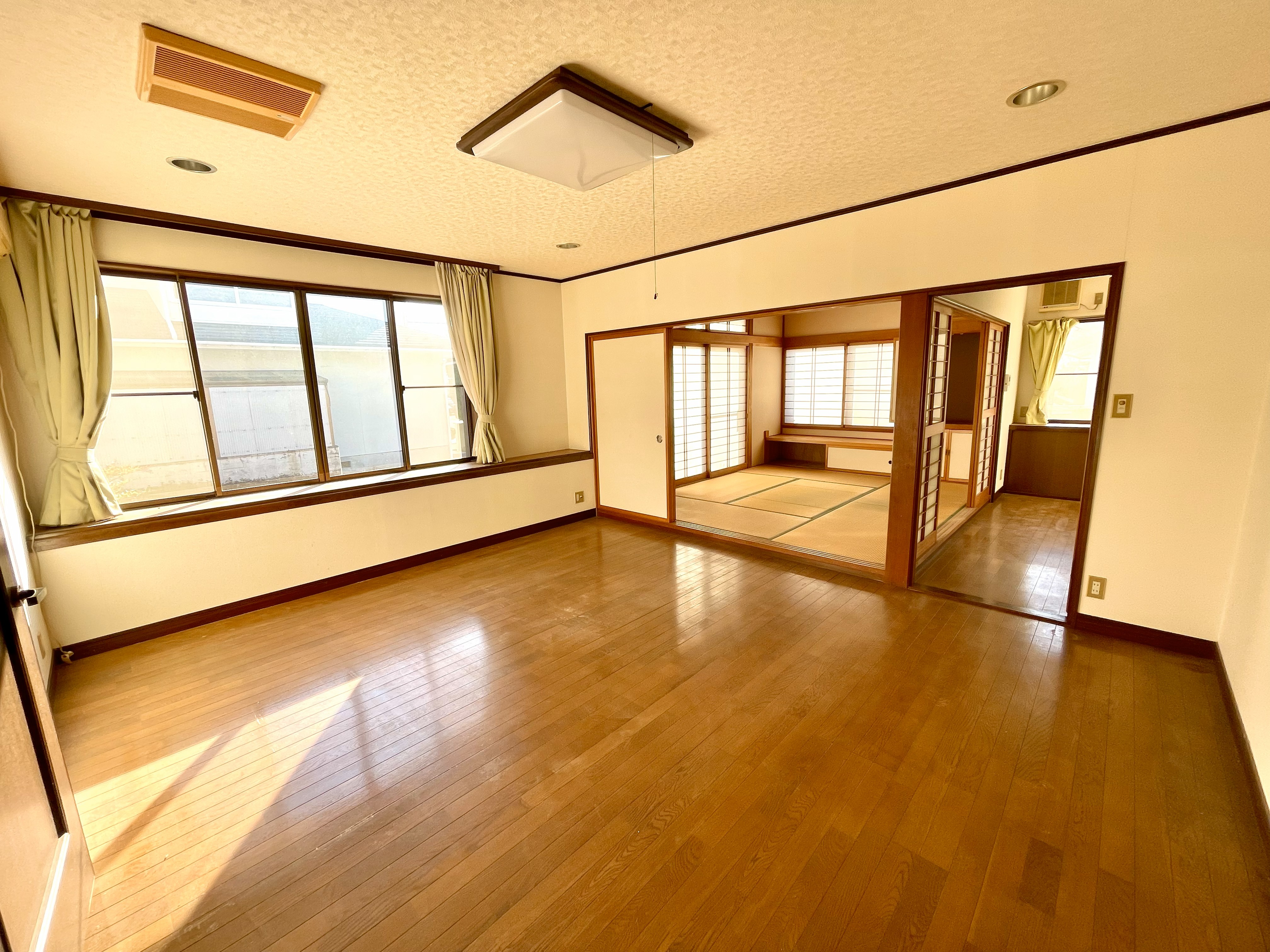 （６畳和室と続き間）