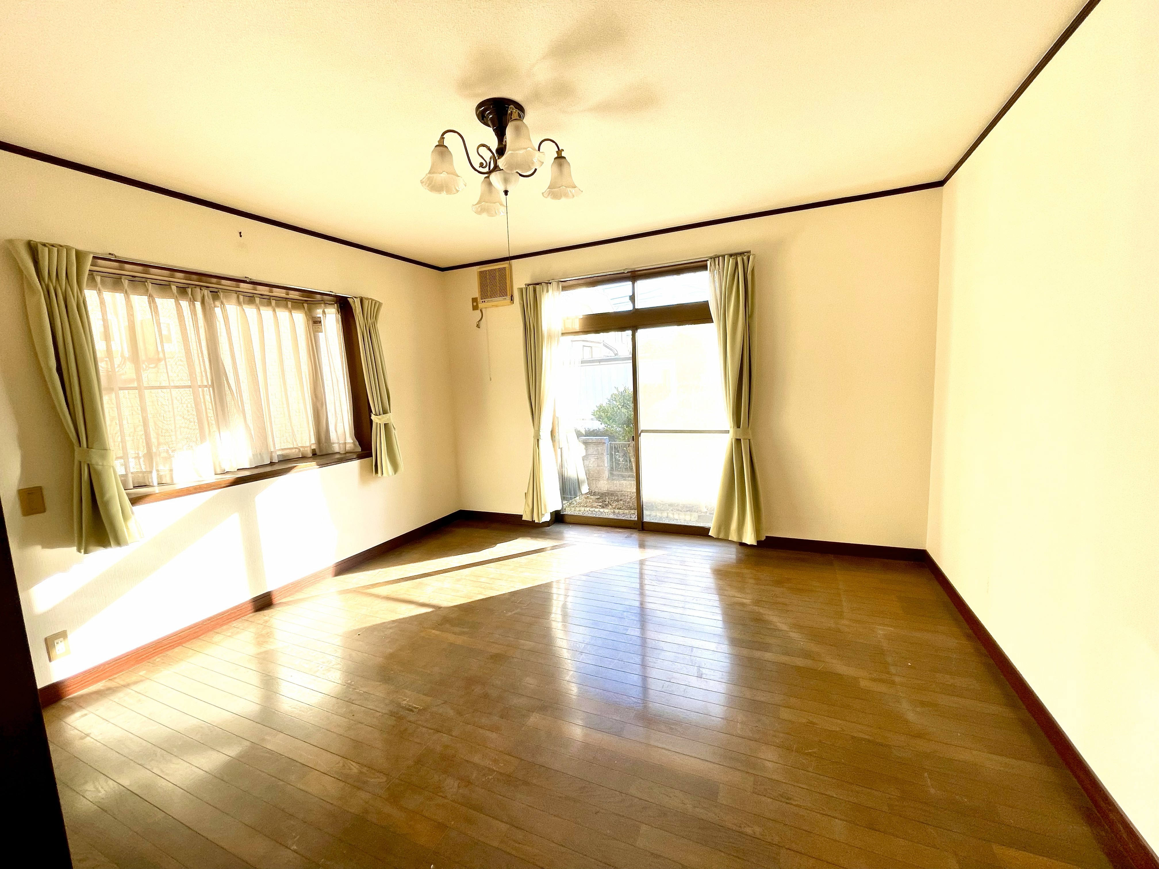 （南東角部屋）出窓・クローゼット付