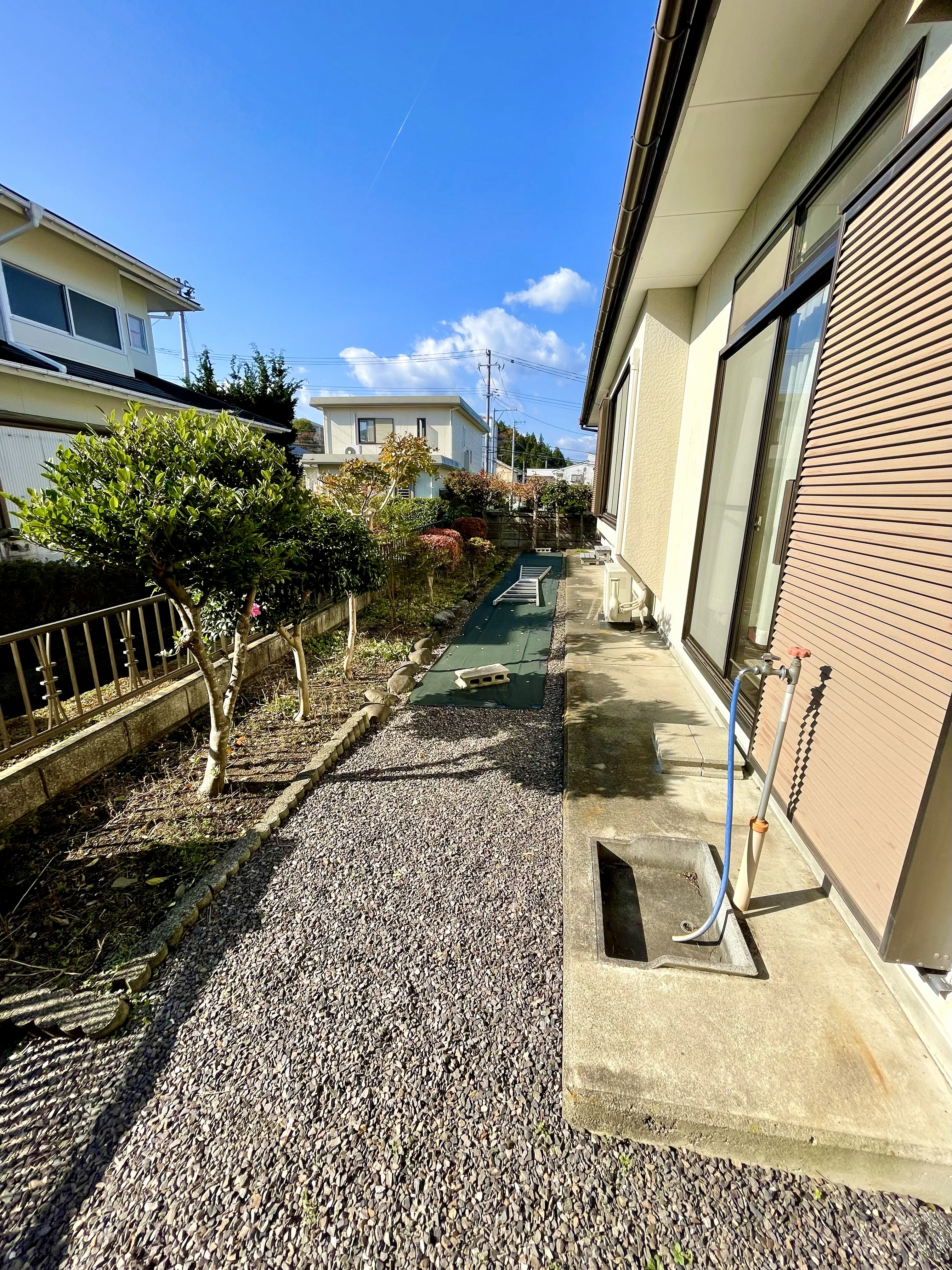 南側歩道に出入り可能）